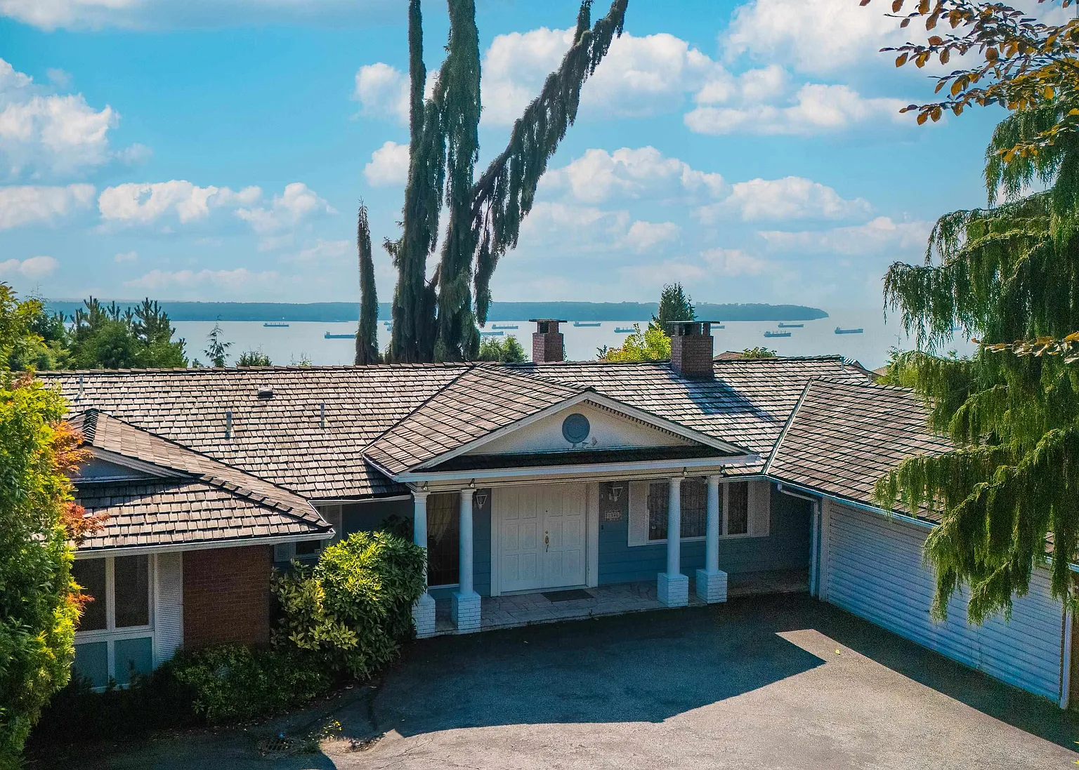 1346 Whitby Rd photo 1