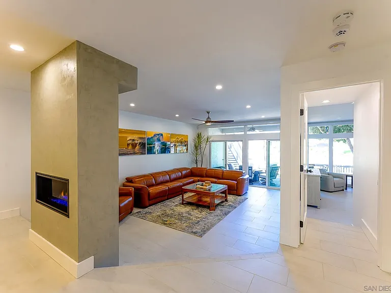 101 Kingston Ct W — Photo 3