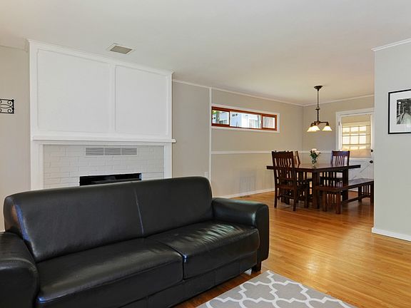 4th image of 15236 6th Ave NE