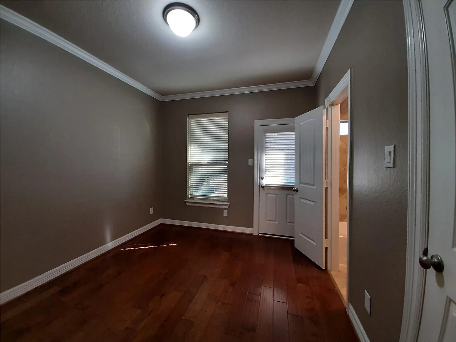 3 bed, 3.5 bath, 2682 sqft, $3,200 — Photo 3