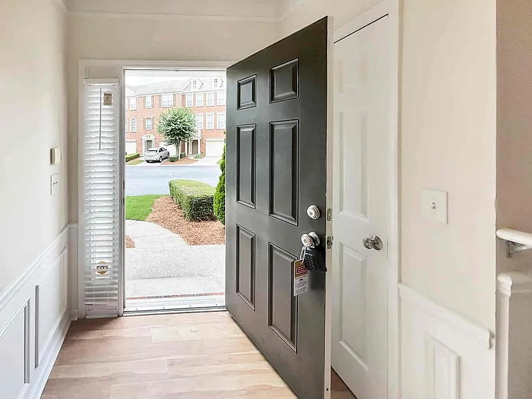 4033 Edgecomb Dr — Photo 3