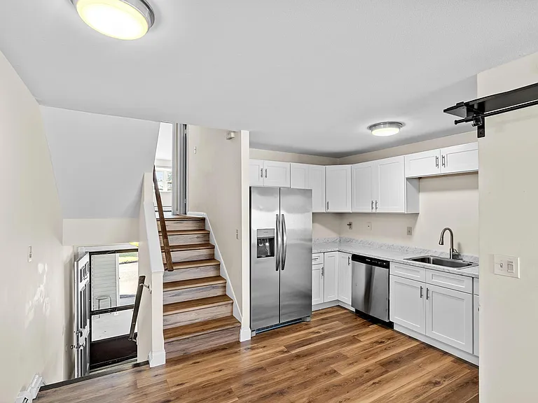 50 E Hill Rd #3L — Photo 2