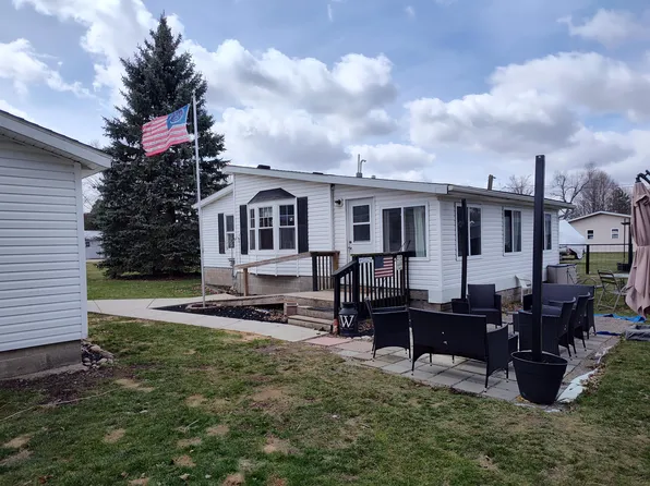 948 Lukesport Rd, Quincy, MI 49082