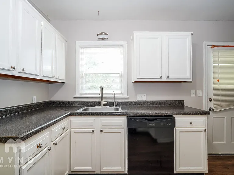 1630 Elaine Rd — Photo 8