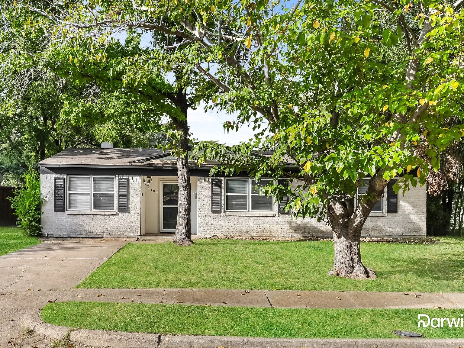 3 bed, 1.5 bath, 1494 sqft, $2,095 — Photo 1