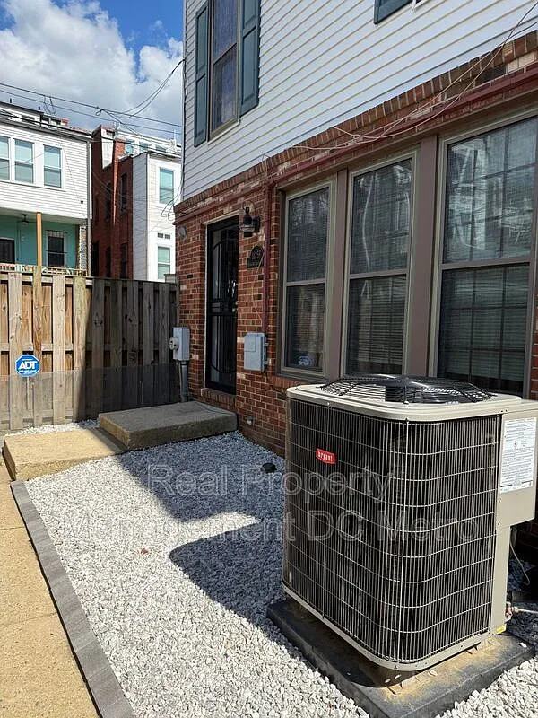 2 bed, 2.5 bath, 1242 sqft, $2,995 — Photo 1