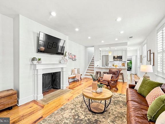 4th image of 328 Spruce St APT 5