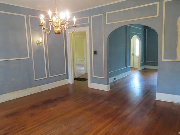 3rd image of 1007 Woodward Ave