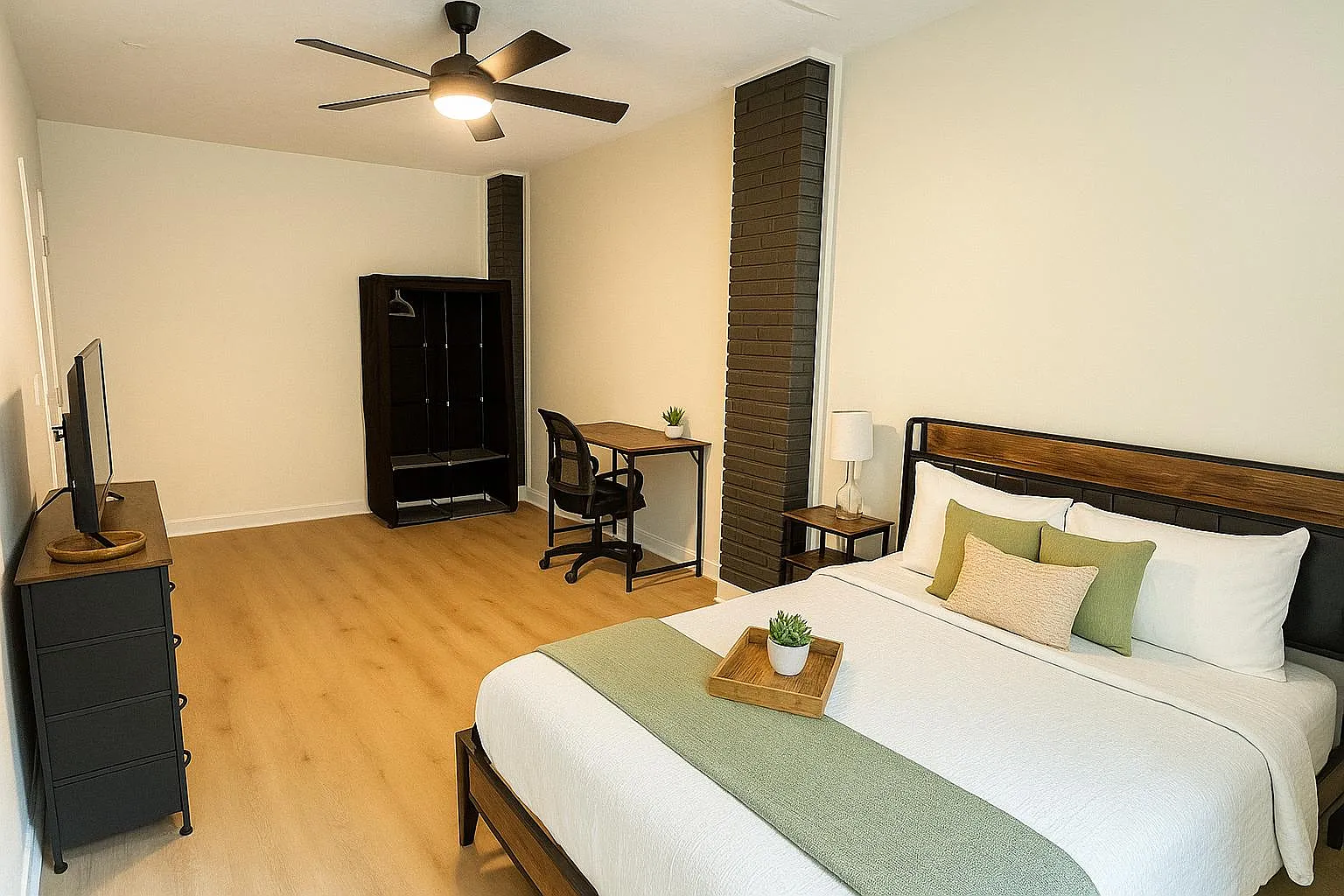 4 bed, 3.0 bath, 1900 sqft, $810 — Photo 3