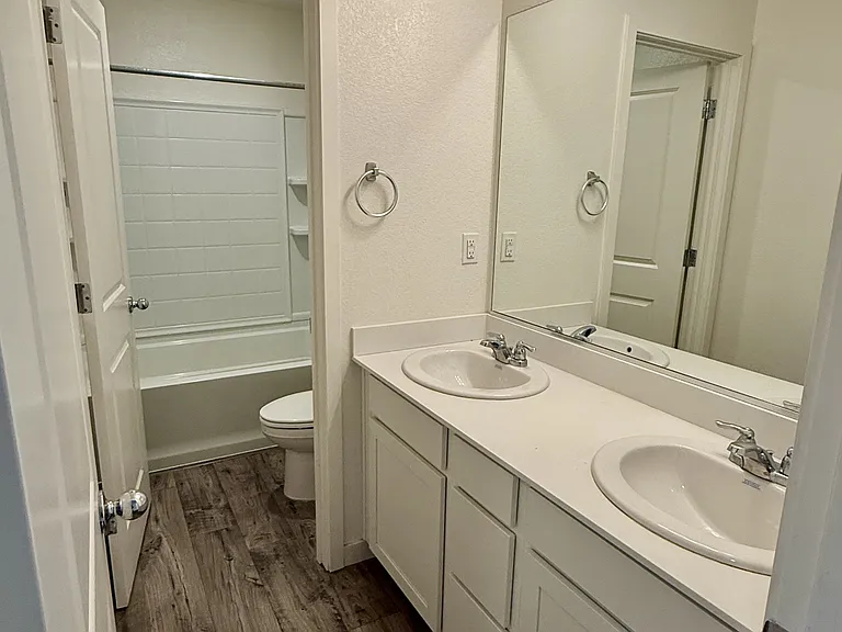 975 Franklin St — Photo 26