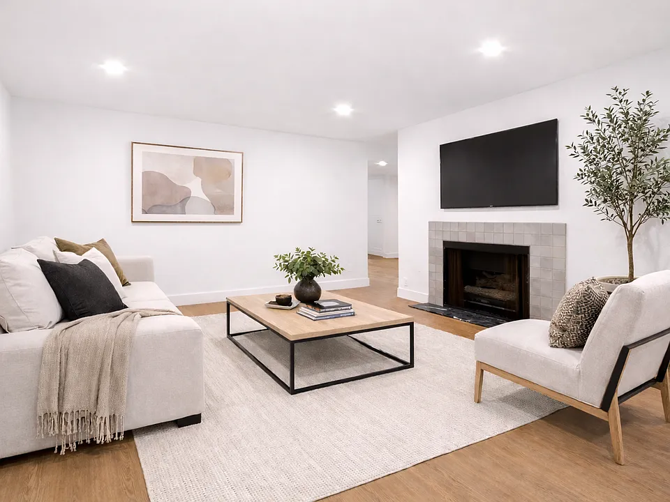 11737 Courtleigh Dr.