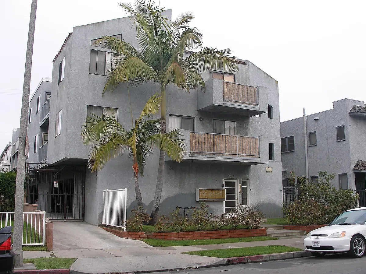 2 bed, 750 sqft, $2,150 — Photo 1