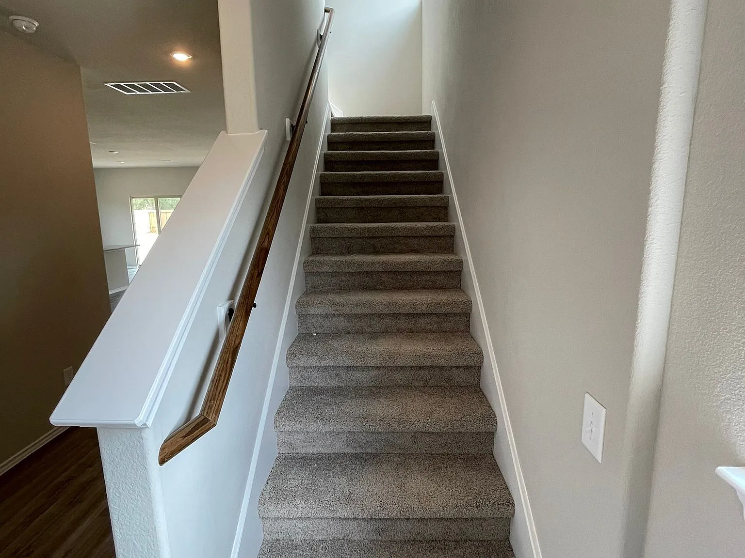 4 bed, 2.5 bath, 2120 sqft, $2,450 — Photo 2