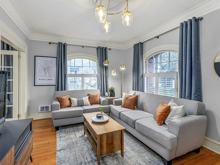 118 NW King Ave #2 — Photo 4