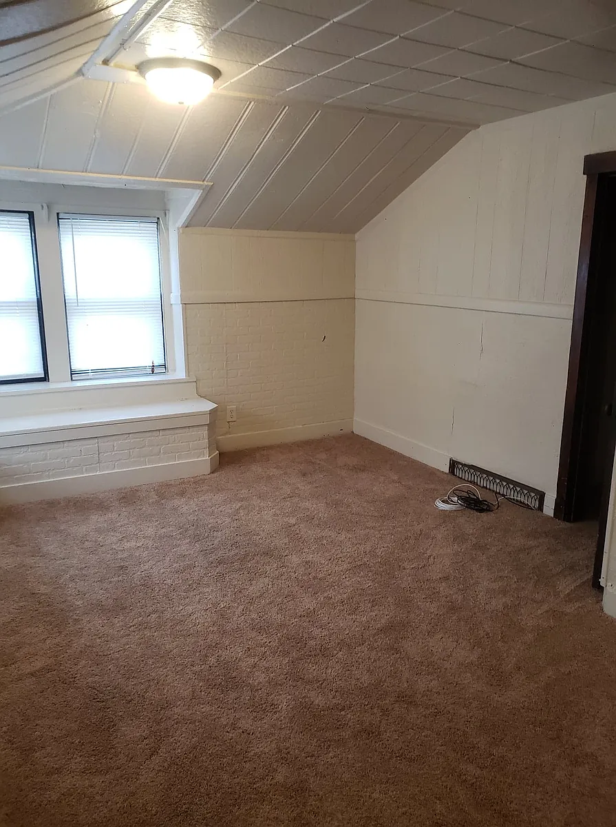 Studio - 601 E Reed St #7