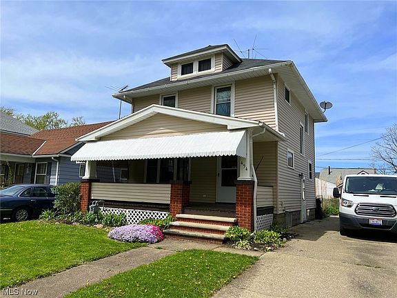 2nd image of 454 Oxford Ave