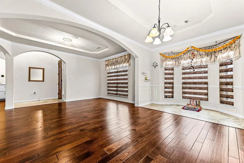 6 bed, 4525 sqft, $3,995 — Photo 3