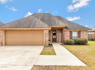 109 Legend Creek Dr, Youngsville, LA 70592