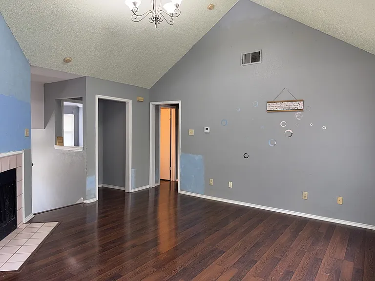 768 Pierre Ln — Photo 2
