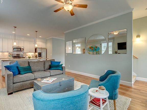 3rd image of 2649 SW Anemone Ave