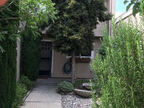 3rd image of 2461 Golf Links Cir