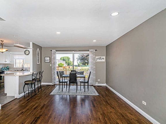 3rd image of 691 Canterbury Dr