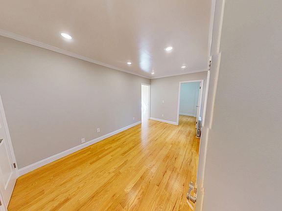 3rd image of 301 E 85th St #15A