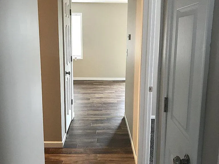 Hallway to bedrooms