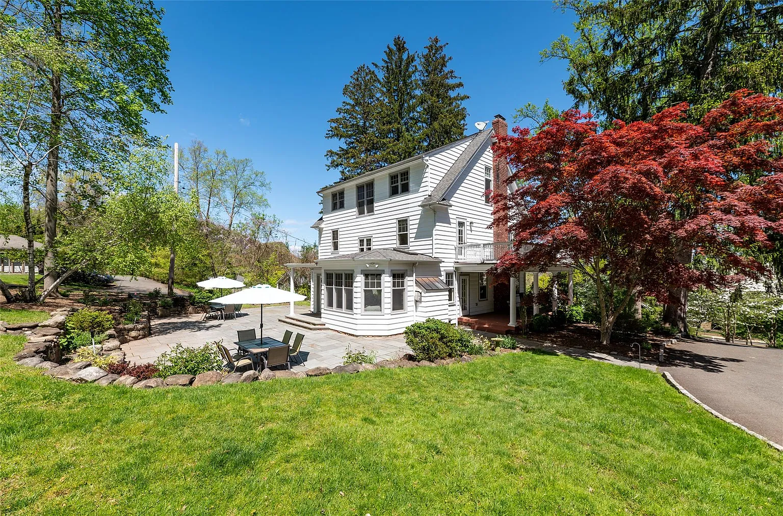524 N Midland Avenue photo 1