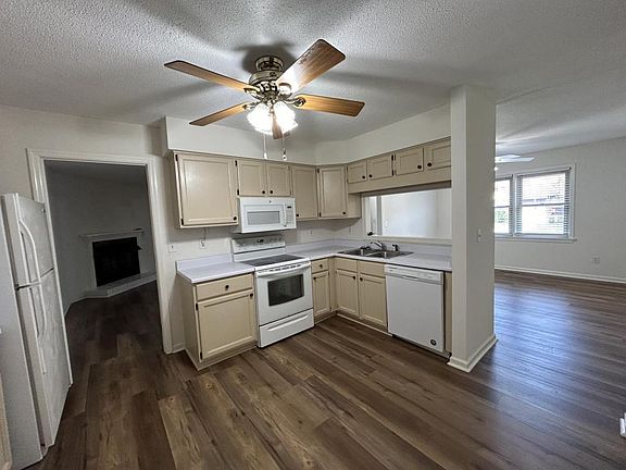 5th image of 3430 Regency Dr