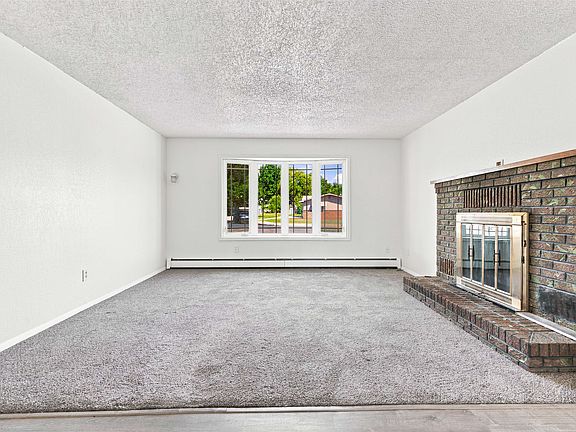 4th image of 565 Normandy Dr