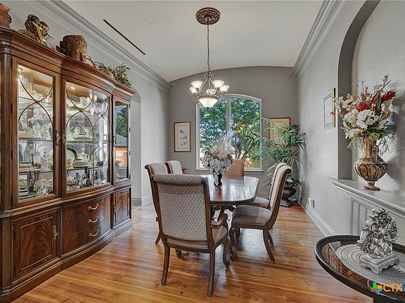 4th image of 838 Lodge Creek Dr