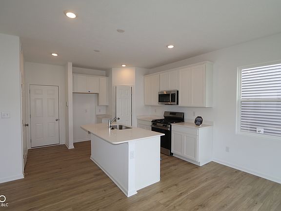 3rd image of 5203 Rolling Meadow Blvd