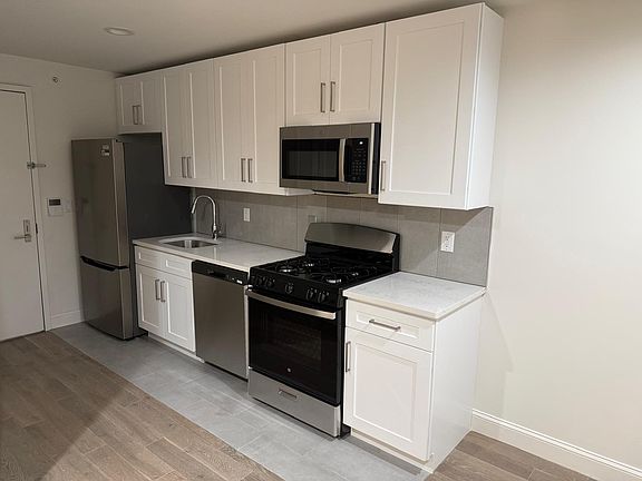 3rd image of 186 Market St #302