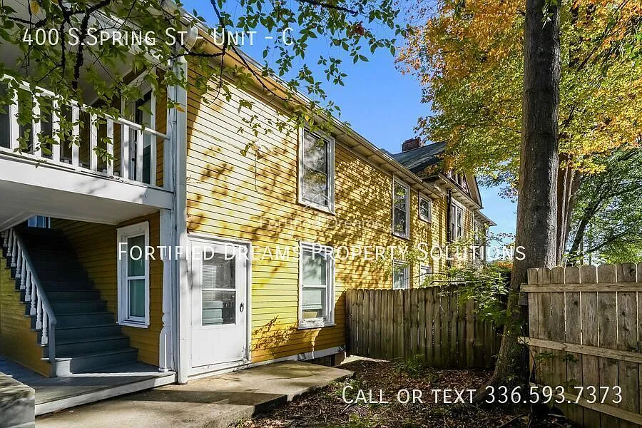 Building Photo - 400 S Spring St #C