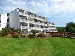 1089 Bluewater Dr UNIT 402, Moneta, VA