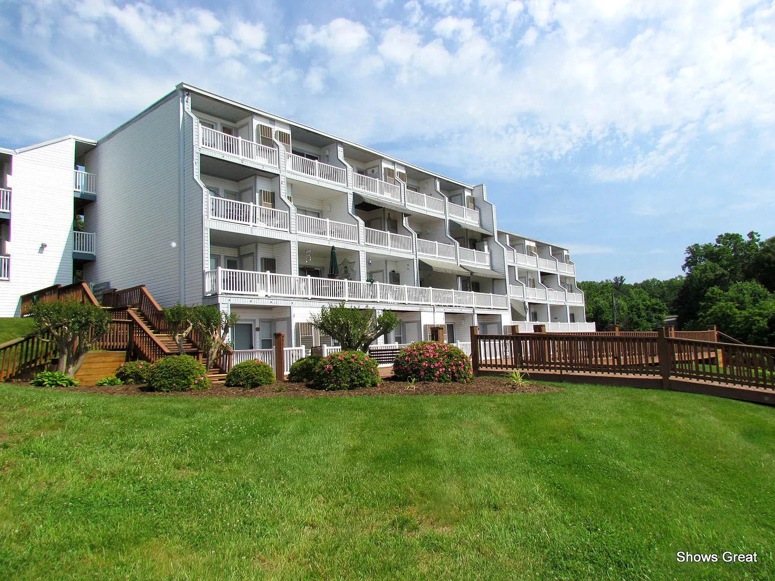 1089 Bluewater Dr Unit 402 photo 1
