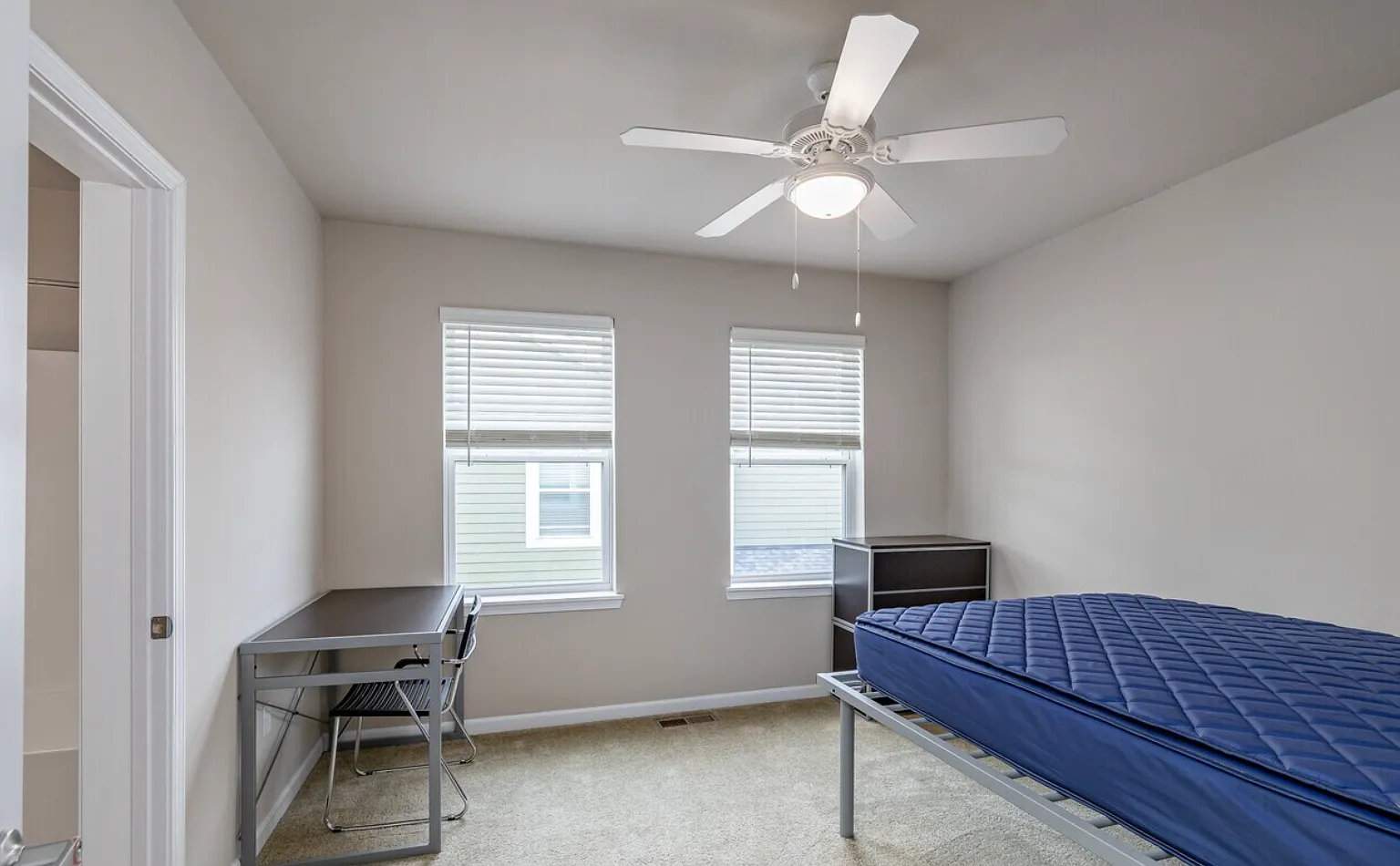 1 bed, 1.5 bath, $1,050 — Photo 2