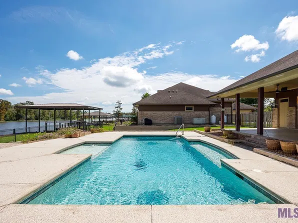 11216 River Highlands Dr, Saint Amant, LA 70774