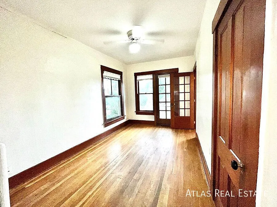 604 N Weber St — Photo 2