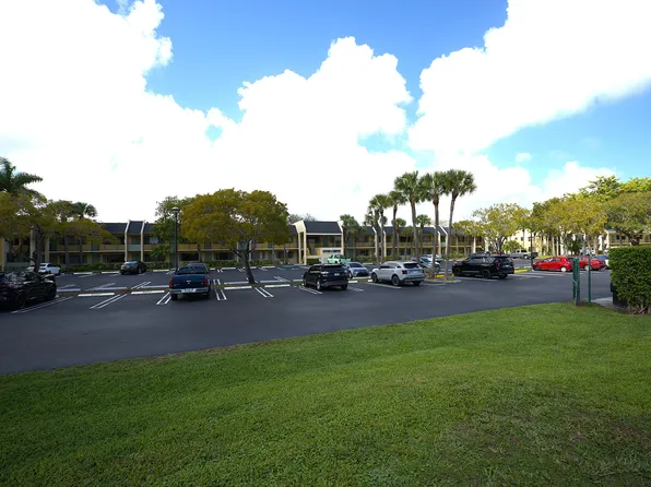 1509 Meadows Circle W, Boynton Beach, FL 33436