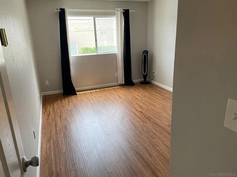 1645 Emerald St #1L — Photo 60