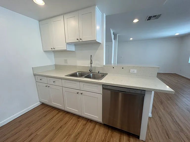 8525 Saturn St — Photo 14
