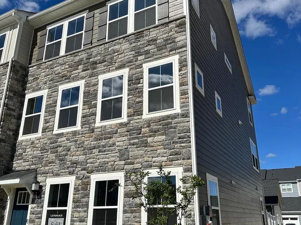 10699 Millport St, White Plains, MD 20695