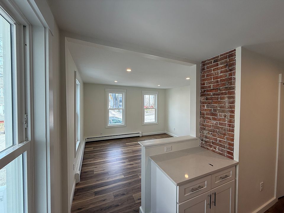 1st image of 11 Lincoln St #9