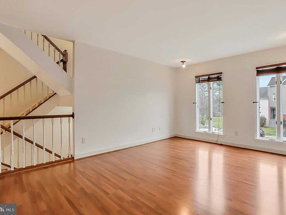 3rd image of 636 Picadilly Dr