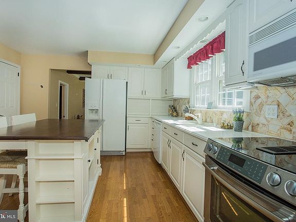 5th image of 338 Wallace Dr