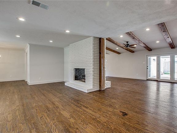 4th image of 3351 Camelot Dr