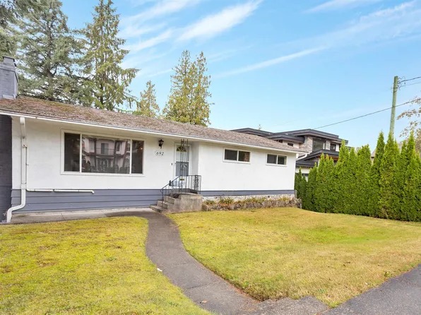 692 Blue Mountain St, Coquitlam, BC V3J 4R9