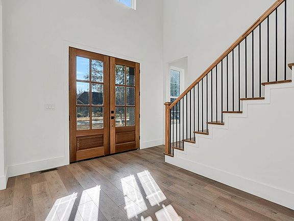 4th image of 23 Clock Tower Ct